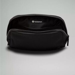 Lululemon Everywhere belt bag 1L